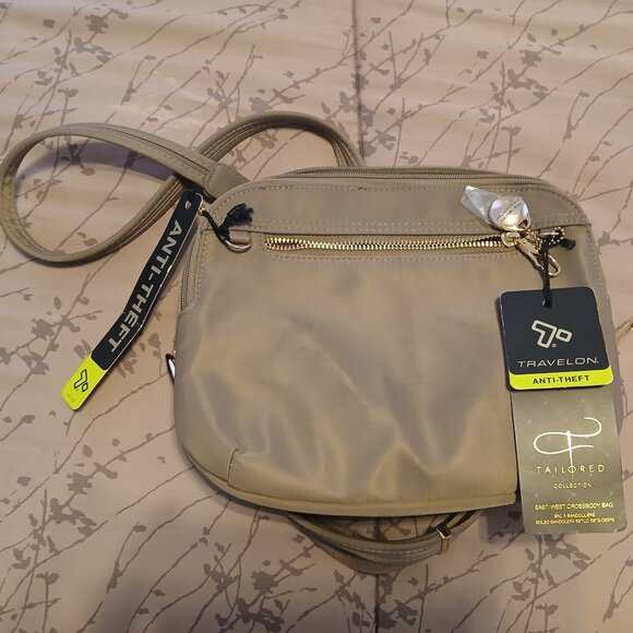 Travelon Classic Anti-Theft Small East/West Crossbody Bag NWT - Picture 1 of 9